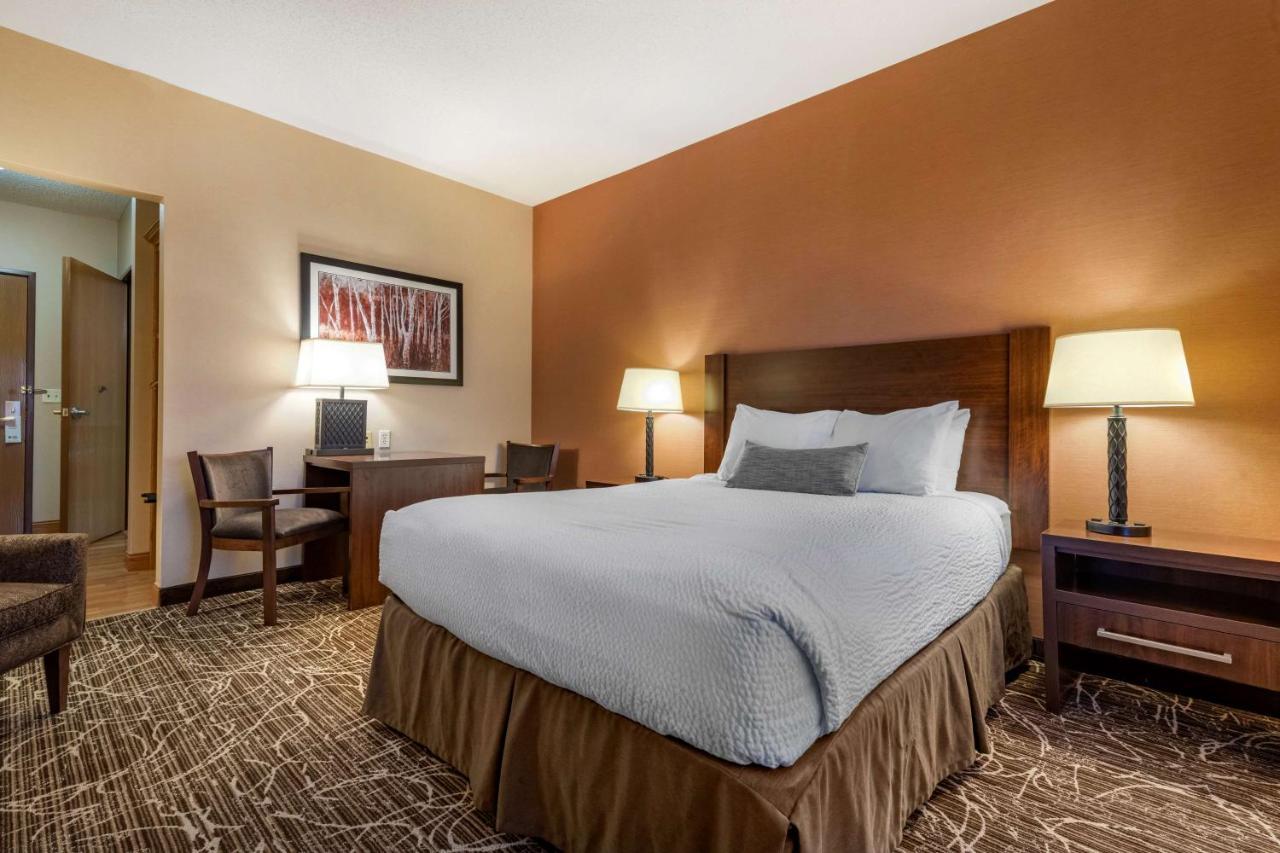 Best Western Plus Chelsea Hotel Monticello Bagian luar foto
