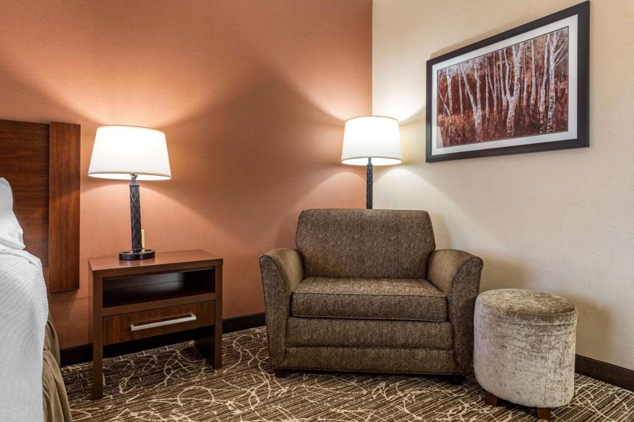 Best Western Plus Chelsea Hotel Monticello Bagian luar foto