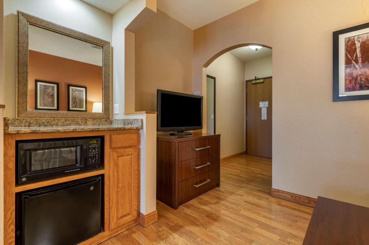 Best Western Plus Chelsea Hotel Monticello Bagian luar foto