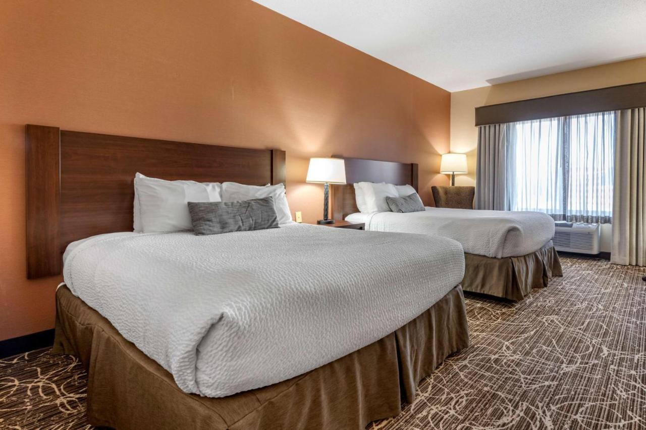 Best Western Plus Chelsea Hotel Monticello Bagian luar foto