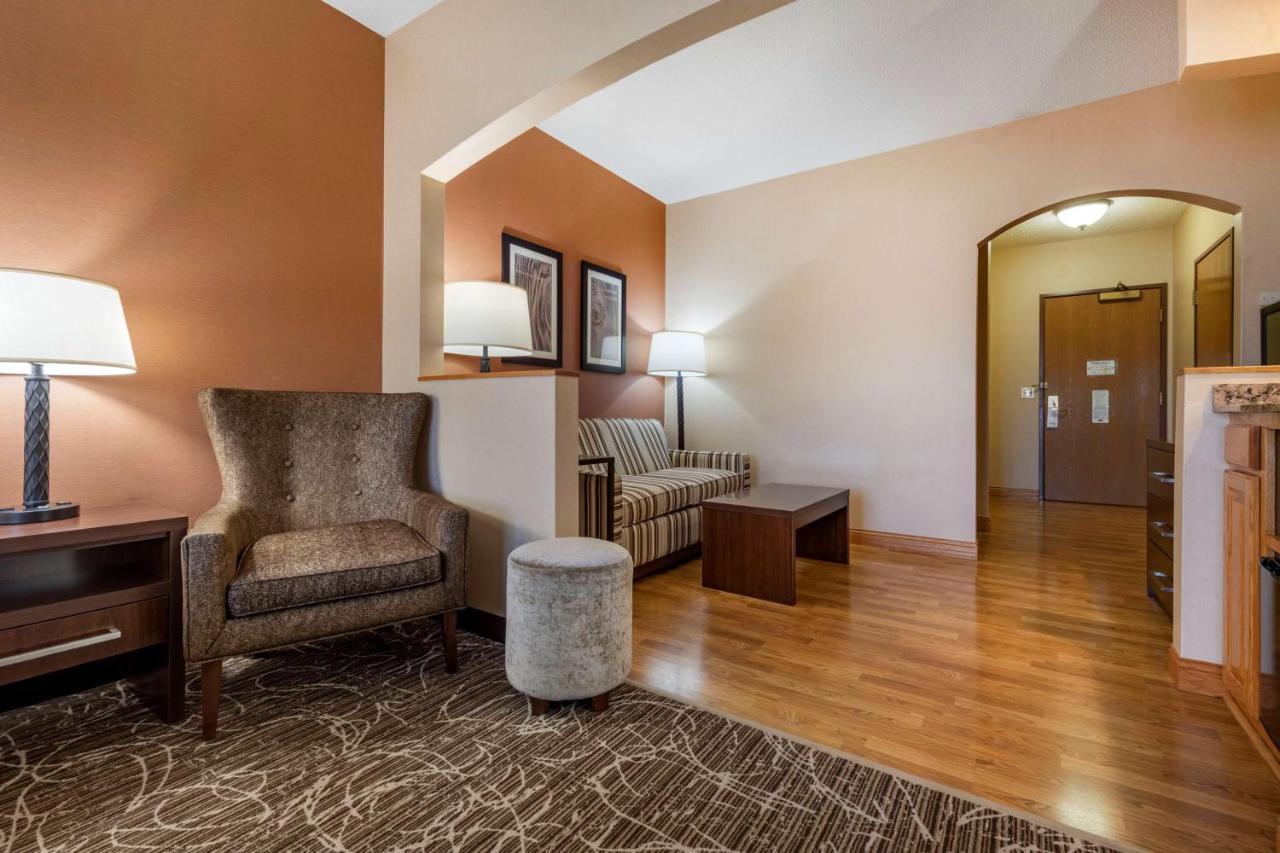 Best Western Plus Chelsea Hotel Monticello Bagian luar foto