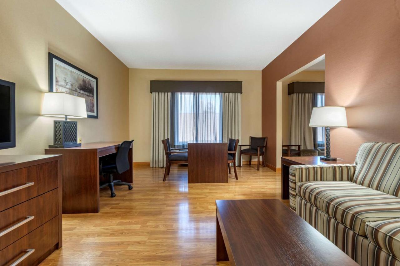 Best Western Plus Chelsea Hotel Monticello Bagian luar foto