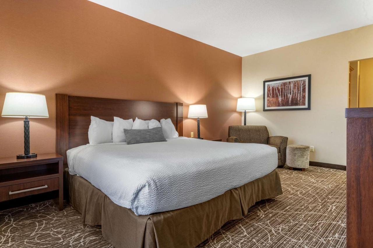 Best Western Plus Chelsea Hotel Monticello Bagian luar foto