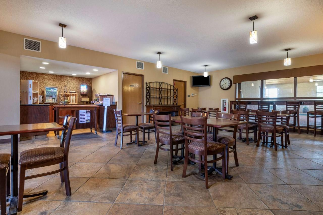 Best Western Plus Chelsea Hotel Monticello Bagian luar foto