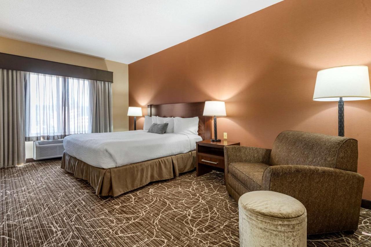 Best Western Plus Chelsea Hotel Monticello Bagian luar foto