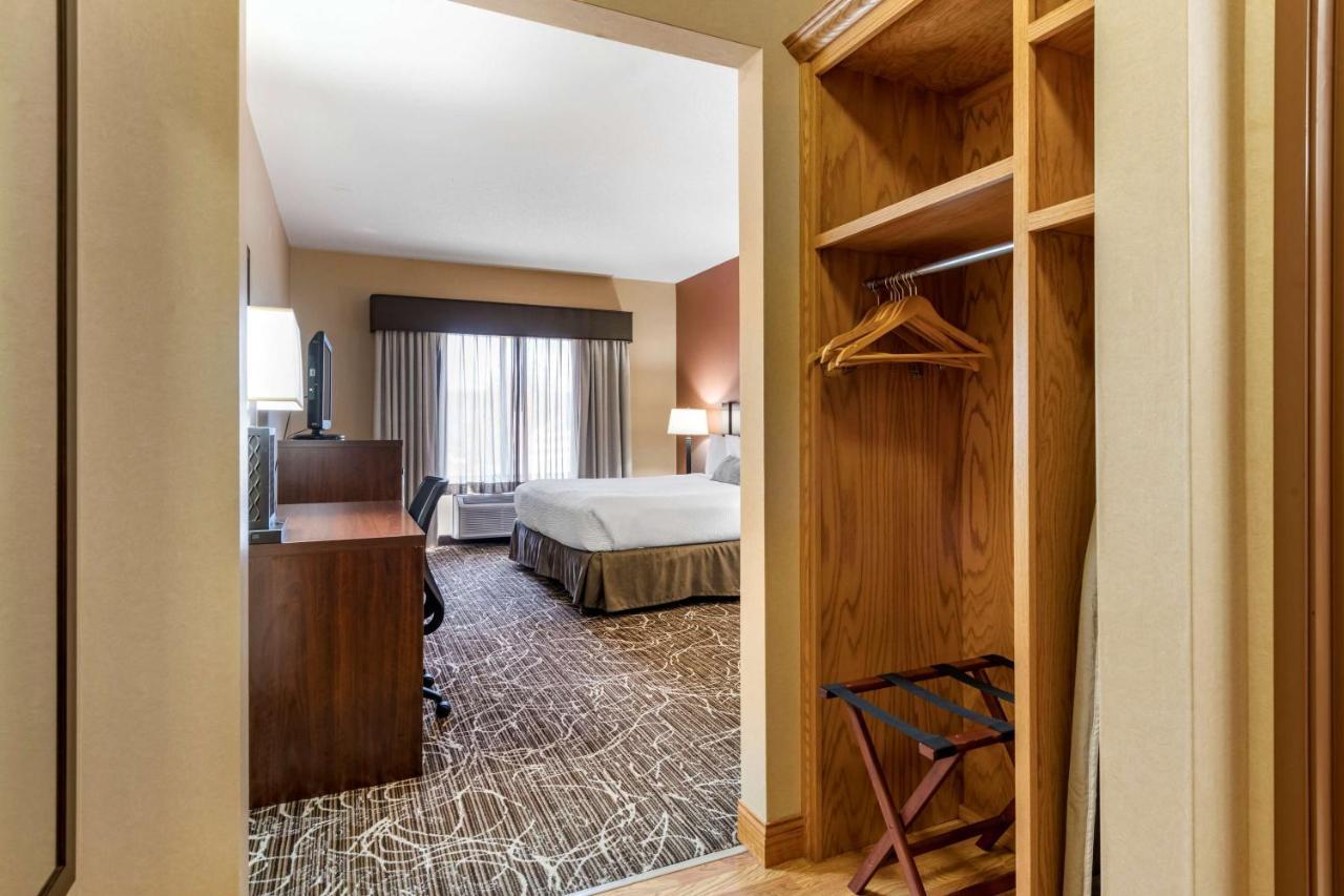 Best Western Plus Chelsea Hotel Monticello Bagian luar foto