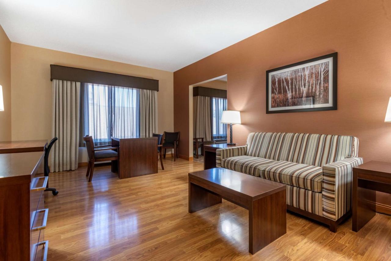 Best Western Plus Chelsea Hotel Monticello Bagian luar foto