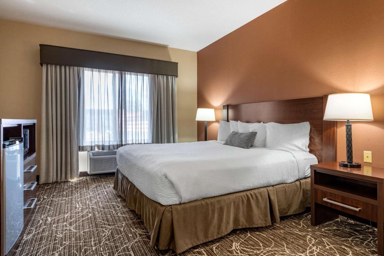 Best Western Plus Chelsea Hotel Monticello Bagian luar foto
