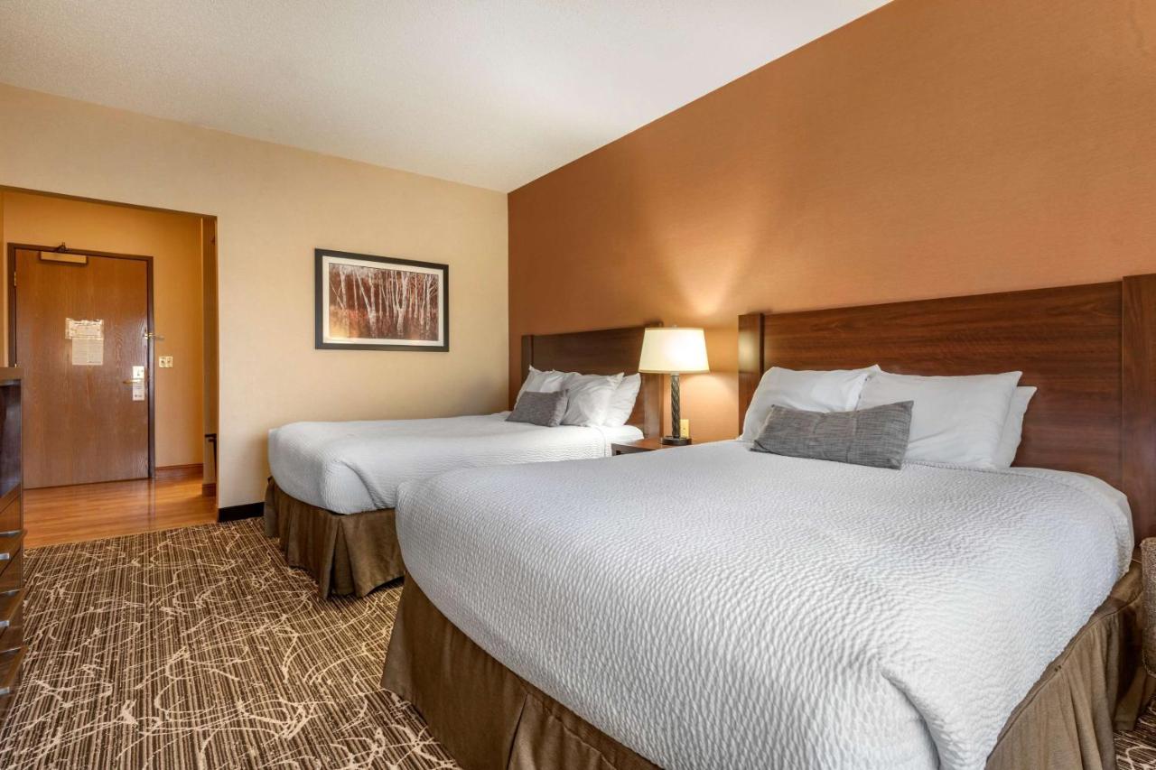 Best Western Plus Chelsea Hotel Monticello Bagian luar foto