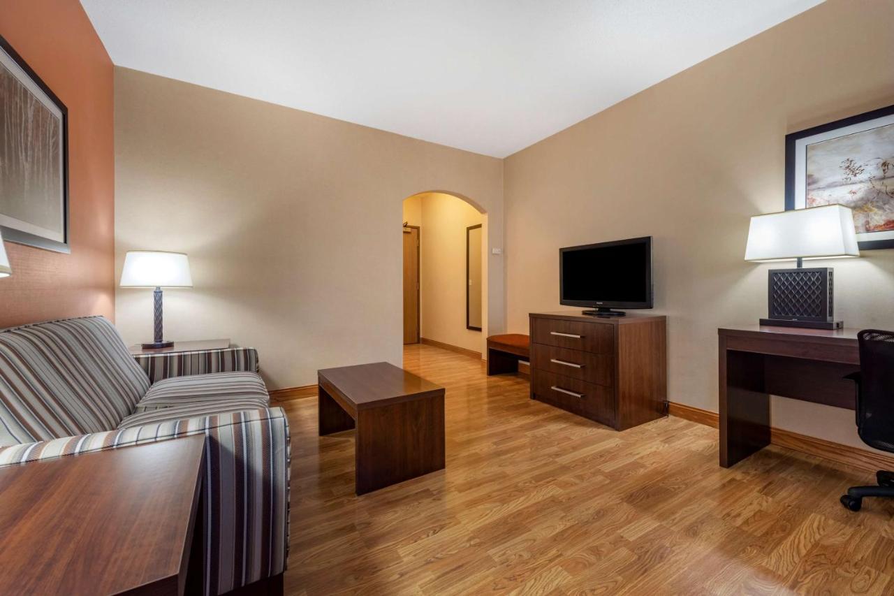 Best Western Plus Chelsea Hotel Monticello Bagian luar foto