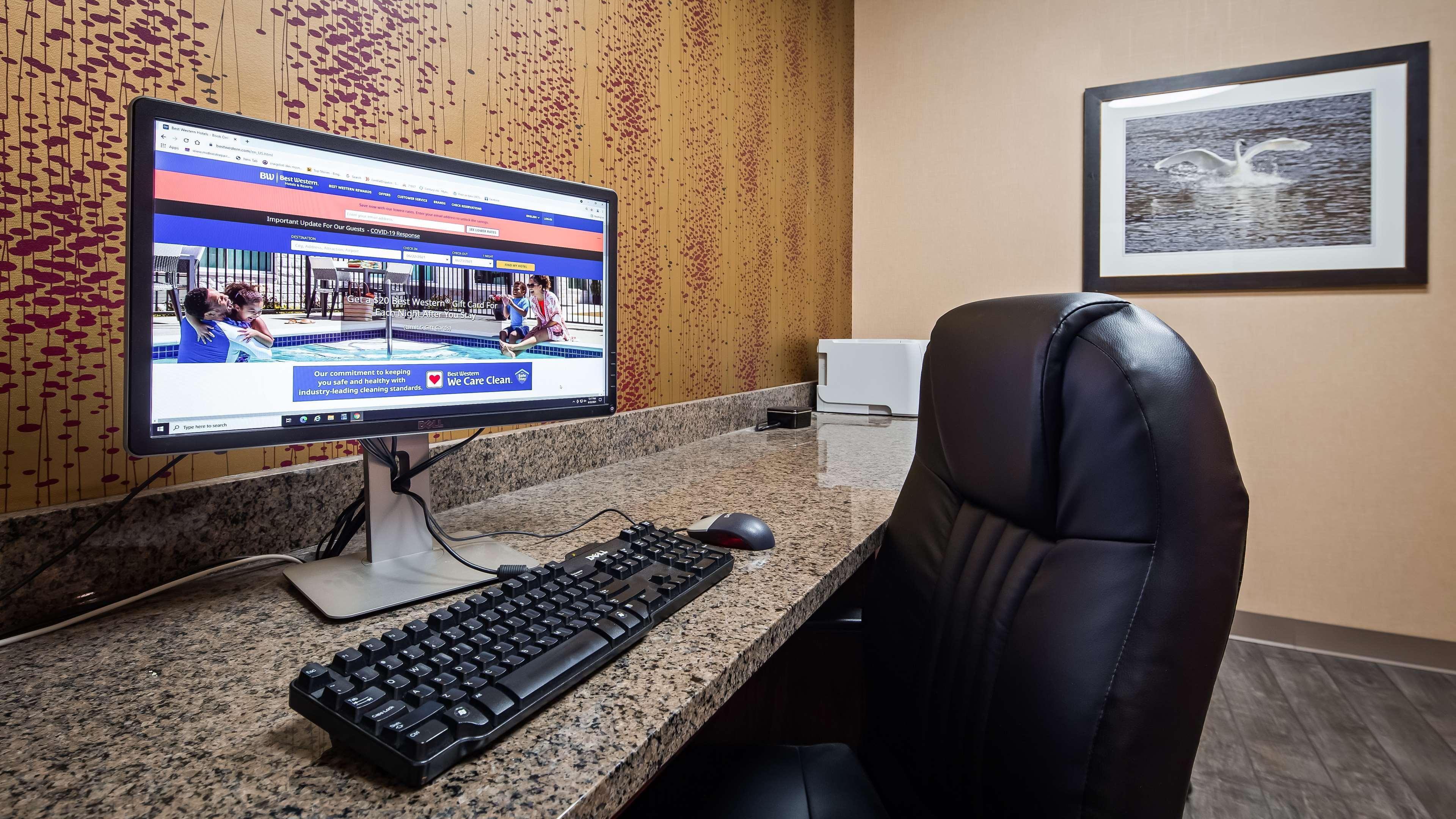 Best Western Plus Chelsea Hotel Monticello Bagian luar foto